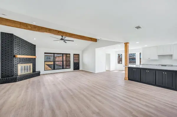 382 Sandridge DR, Giddings, TX 78942
