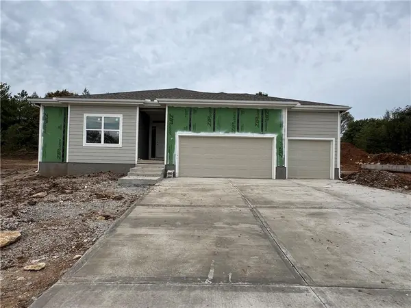 12192 Emerald ST, Olathe, KS 66061