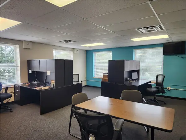 East Cottage, 8150 Wornall RD, Kansas City, MO 64114