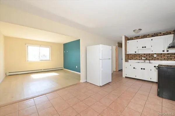 313 Warren ST, West Babylon, NY 11704