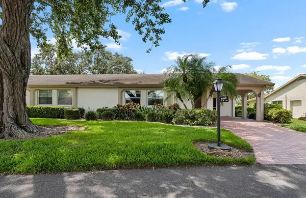 2109 HARLESTON PL, Sun City Center, FL 33573