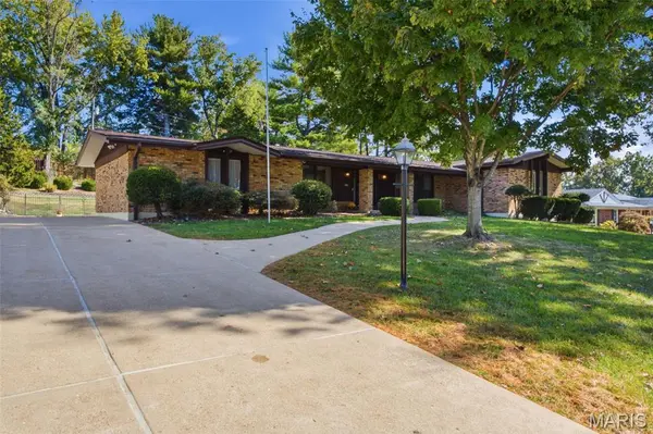 14167 Parliament DR, Chesterfield, MO 63017