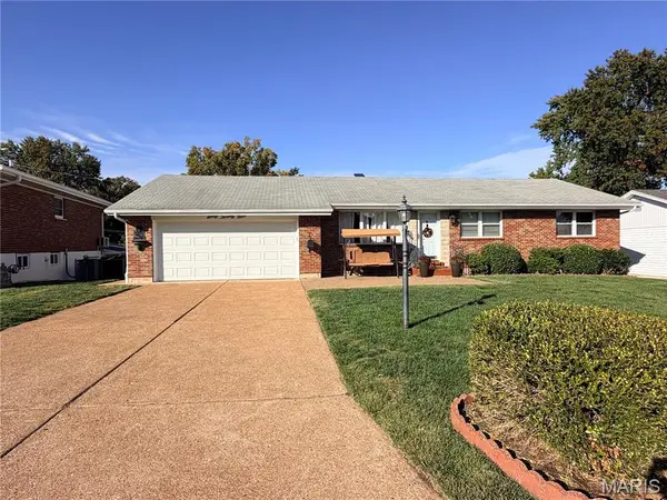 6029 Pebble Hill DR, St Louis, MO 63123