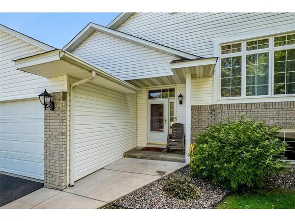 1016 Lilac CT, Shakopee, MN 55379