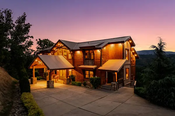 2470 Hackberry Dr, Sevierville, TN 37862