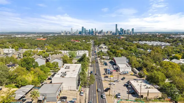 2906 S 1st ST #201, Austin, TX 78704