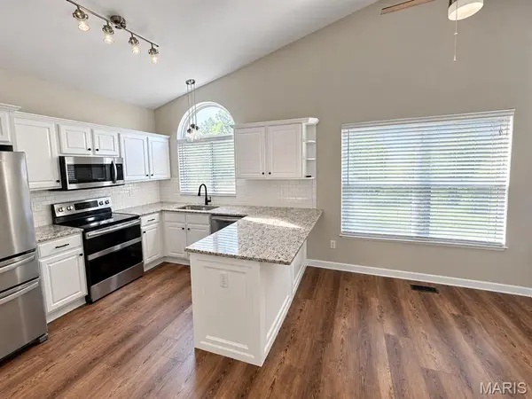 1895 Lunenburg DR, St Peters, MO 63376