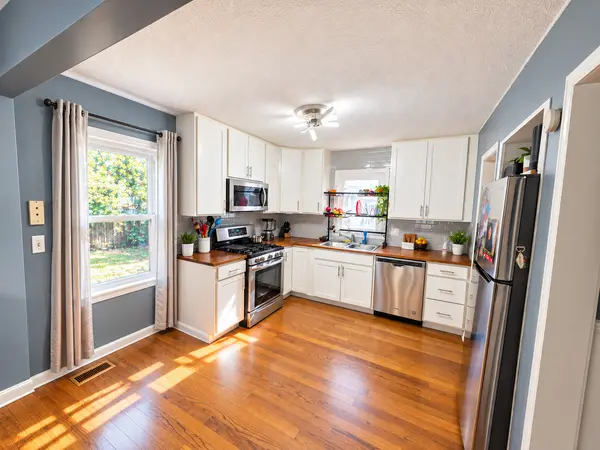 121 Westward Ho DR, Northlake, IL 60164