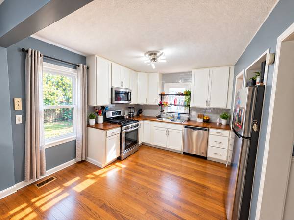 121 Westward Ho DR, Northlake, IL 60164