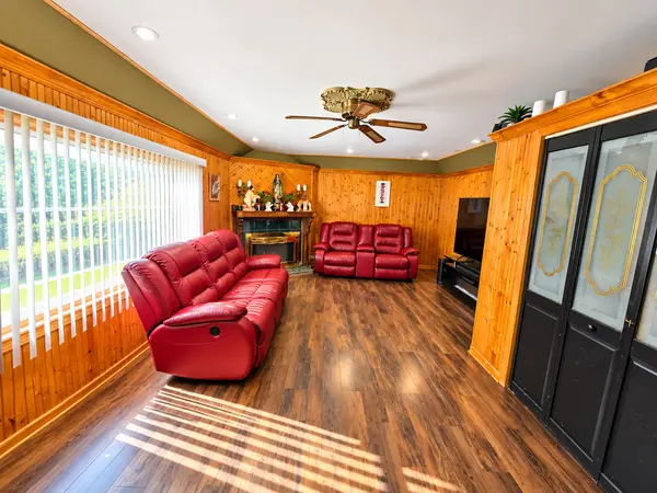 121 Westward Ho DR, Northlake, IL 60164
