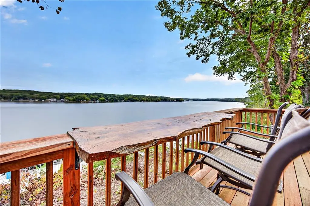 6 Aces DR, Edwards, MO 65326