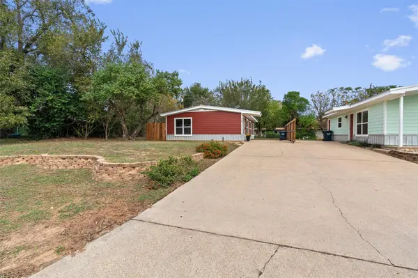718 Hunter DR, Rockdale, TX 76567