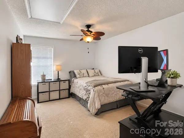 3663 Canopy Oak CT, High Point, NC 27265