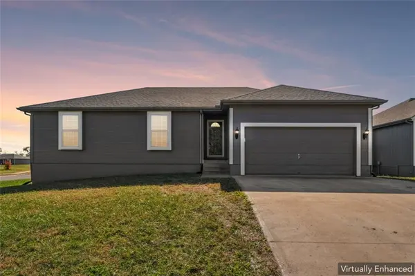 702 W 3rd TER, Wellsville, KS 66092