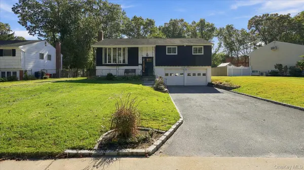 67 Morewood DR, Smithtown, NY 11787