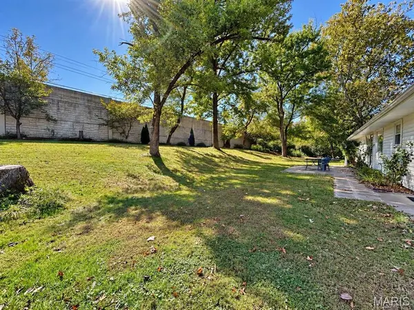 10056 Briarwood DR, St Louis, MO 63124