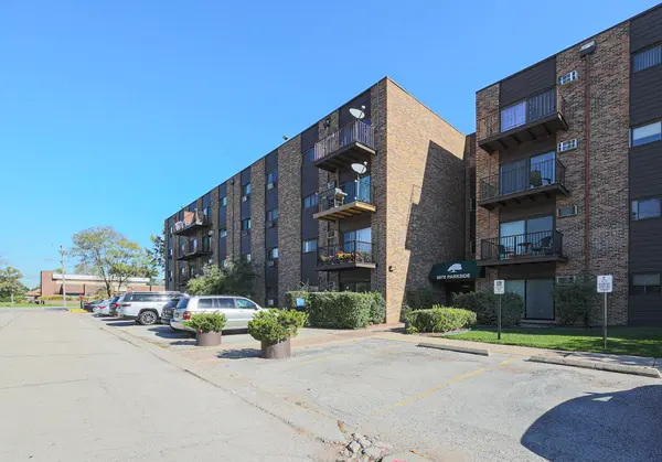 8970 N Parkside AVE #106, Des Plaines, IL 60016