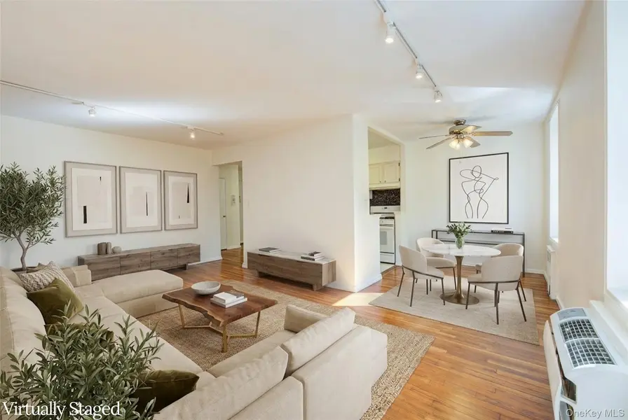 43-25 Douglaston Pkwy #3A, Little Neck, NY 11363