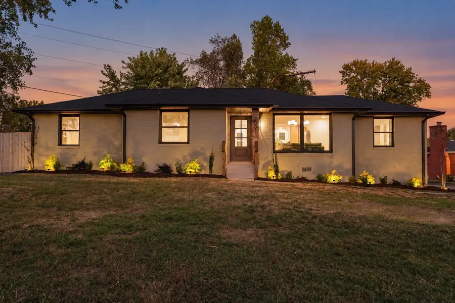 2801 Donna Hill Dr, Nashville, TN 37214