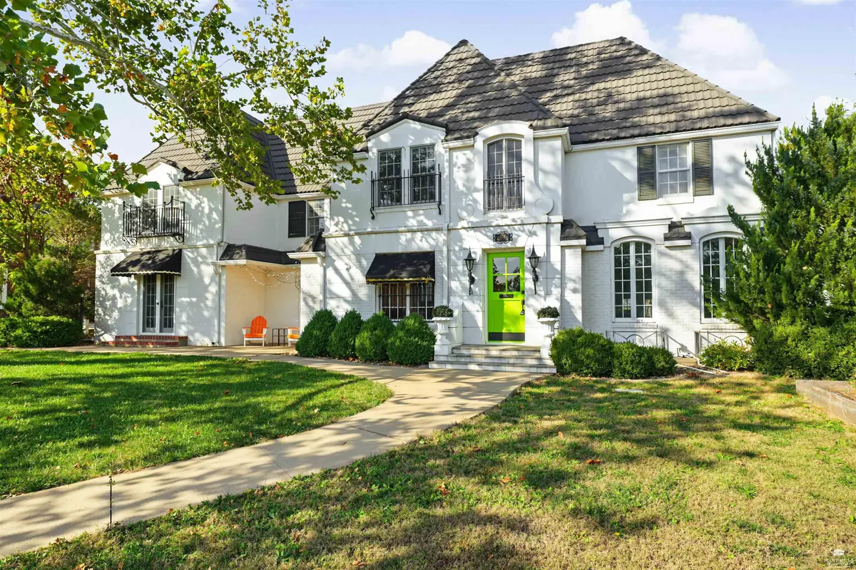 102 Overhill RD, Salina, KS 67401