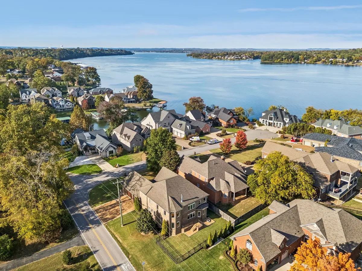 600 Lakemeade Pt, Old Hickory, TN 37138