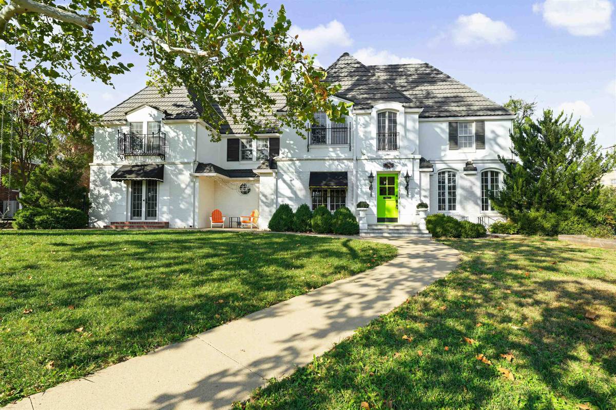 102 Overhill Rd., Salina, KS 67401