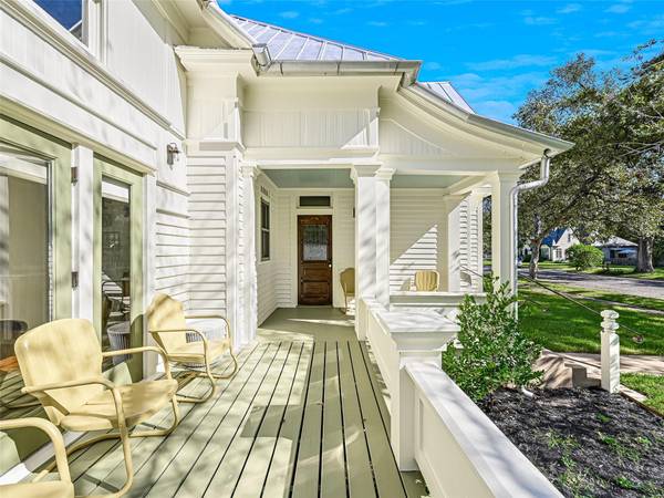 601 Gresham ST, Smithville, TX 78957