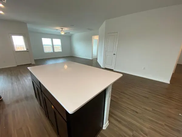 221 Chickasaw LN, Hutto, TX 78634