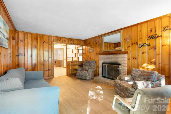 1115 Woodhaven DR, Mount Holly, NC 28120