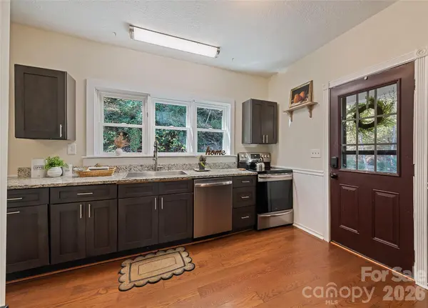 1955 Mockingbird LN, Sylva, NC 28779