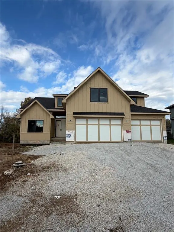18481 Mohawk LN, Overland Park, KS 66085