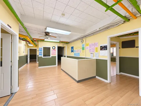 31-70 138 ST, Flushing, NY 11354