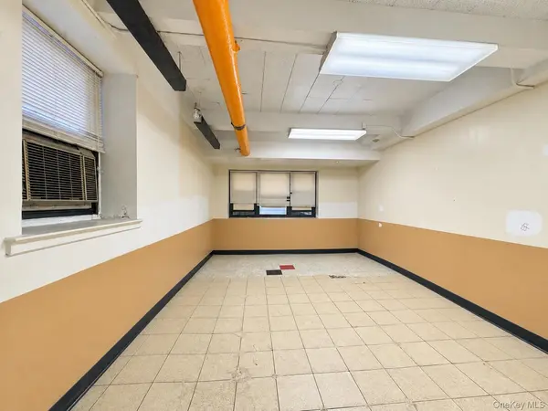 31-70 138 ST, Flushing, NY 11354