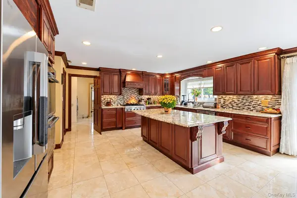 310 Willis AVE, Muttontown, NY 11791
