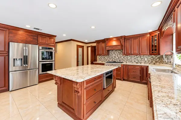 310 Willis AVE, Muttontown, NY 11791