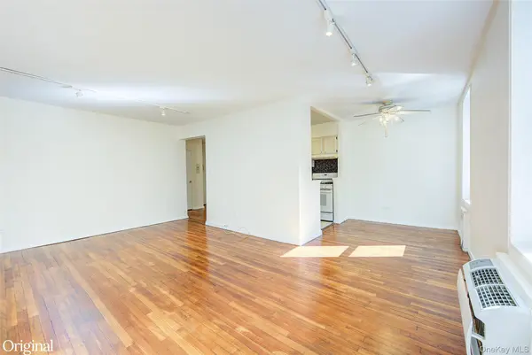 43-25 Douglaston Pkwy #3A, Little Neck, NY 11363