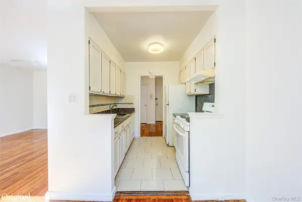 43-25 Douglaston Pkwy #3A, Little Neck, NY 11363