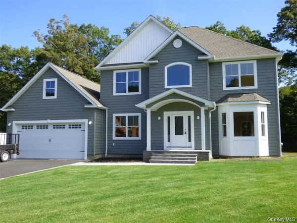5 Lakeland Woods CT #5, Ronkonkoma, NY 11749