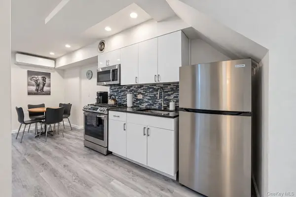 18-35 21st DR, Astoria, NY 11105
