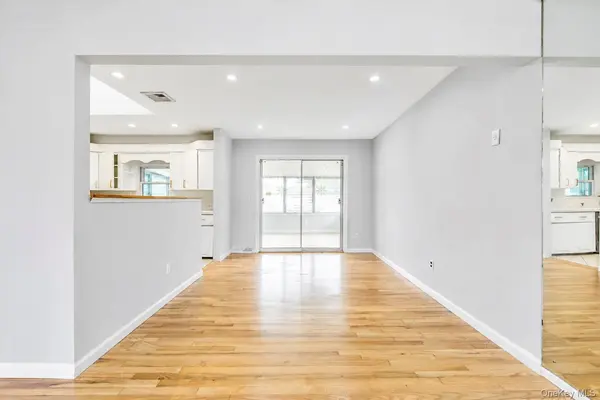 18 Dexter LN, Kings Park, NY 11754