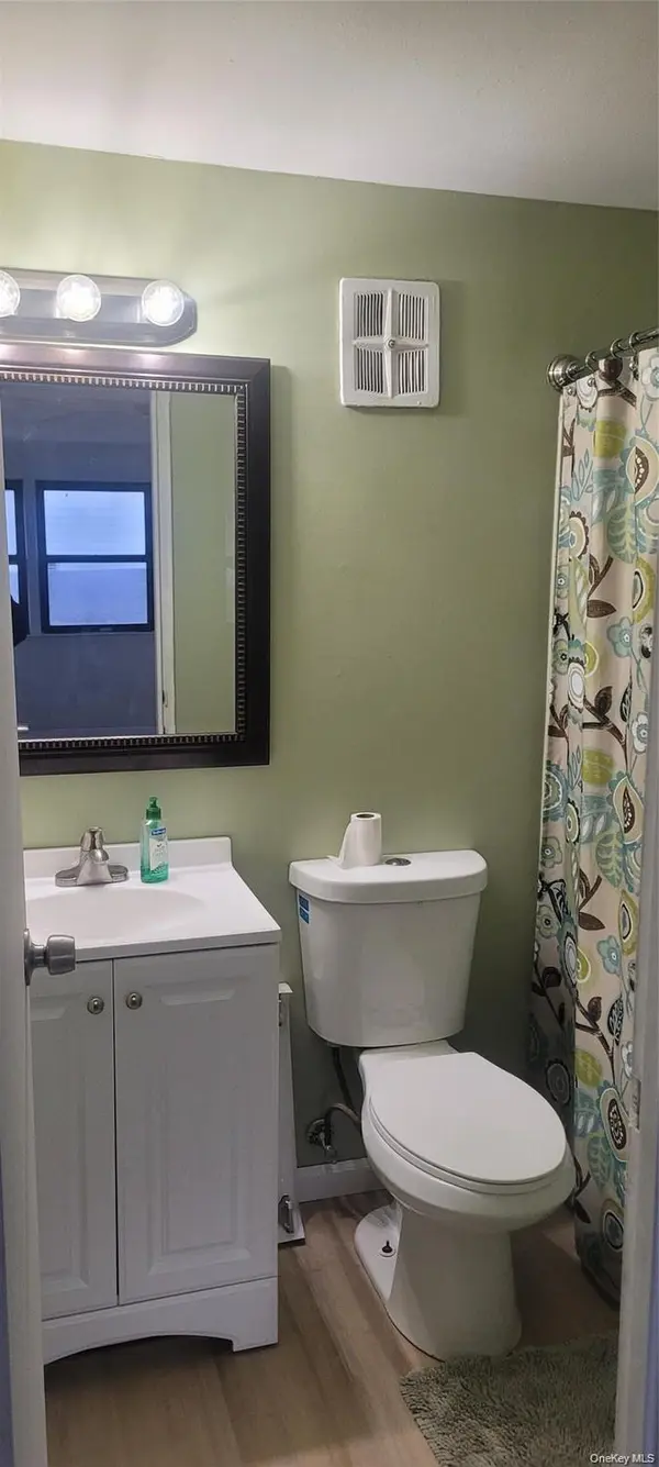 2 Williamsburg CT #C, Ridge, NY 11961