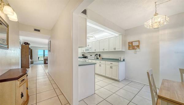 19 WHISPERING SANDS DR #106, Sarasota, FL 34242