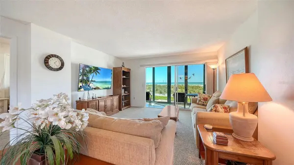 19 WHISPERING SANDS DR #106, Sarasota, FL 34242