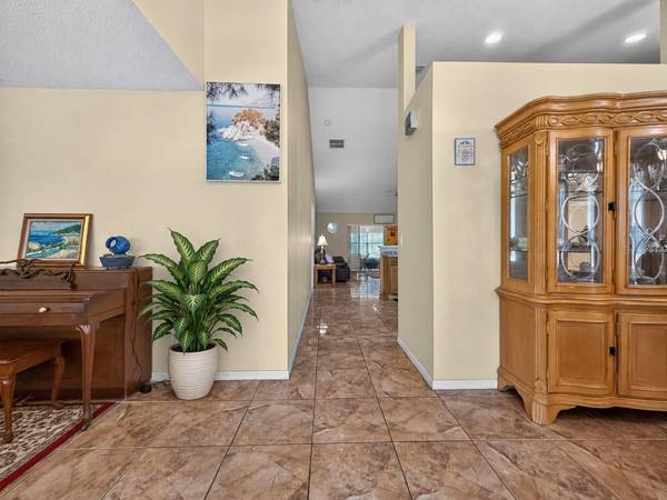 1048 HILL MOUNT DR, Minneola, FL 34715