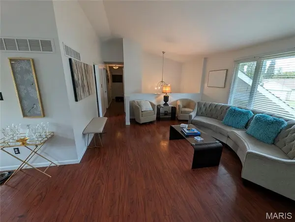 5256 Trailview DR, St Louis, MO 63033