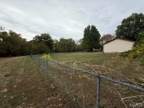 44 Dogwood LN, Winfield, MO 63389