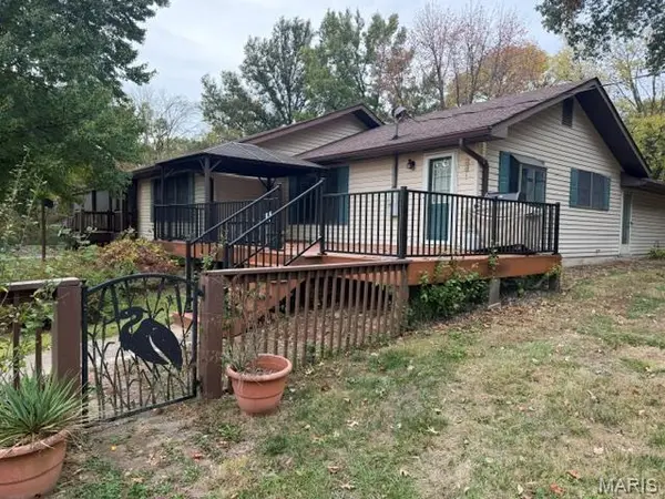 44 Dogwood LN, Winfield, MO 63389