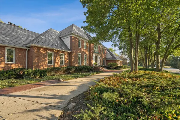 1571 Schaeffer RD, Long Grove, IL 60047