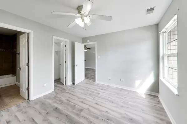 1364 E Wyndham CIR #103, Palatine, IL 60074