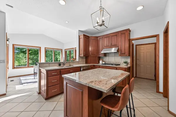 3034 Edgewater DR, Woodbury, MN 55125